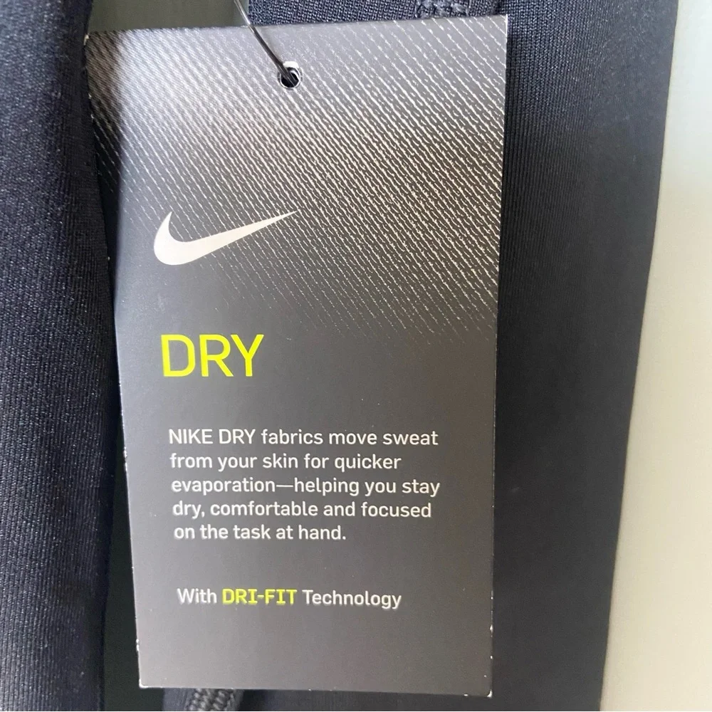 NWT Women’s Training Dri-Fit Quarter Zip - Picture 4 of 6